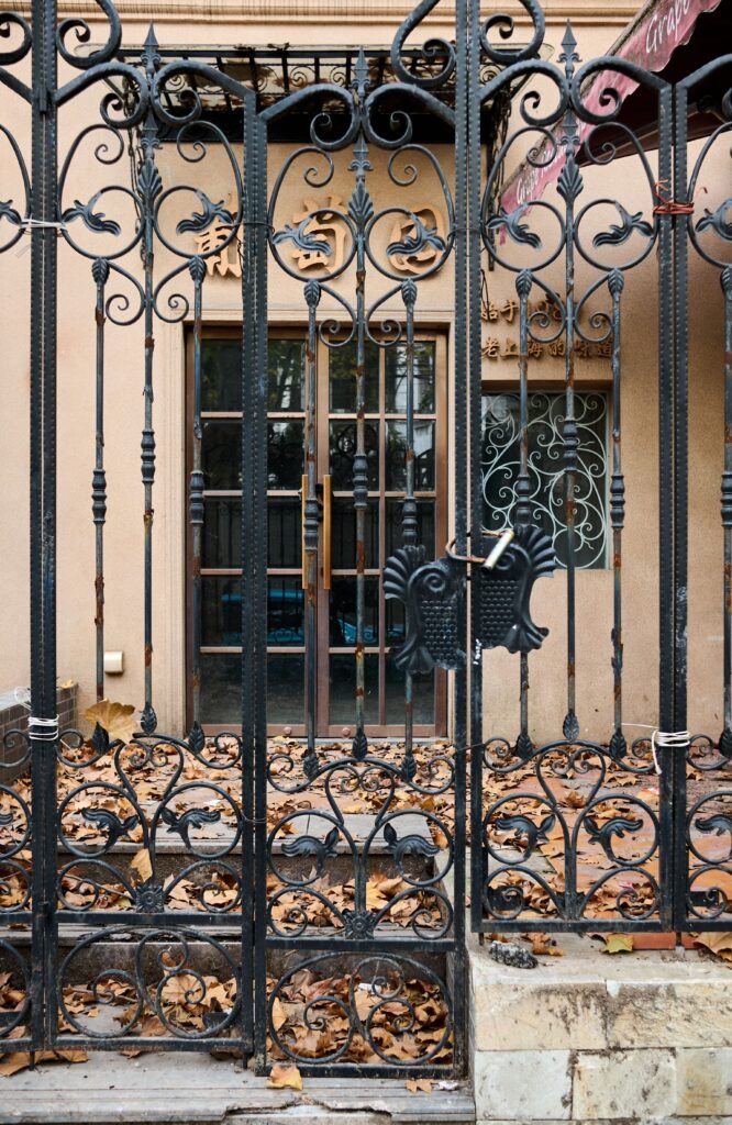 Materiales y acabados para puertas corredizas de herrería
