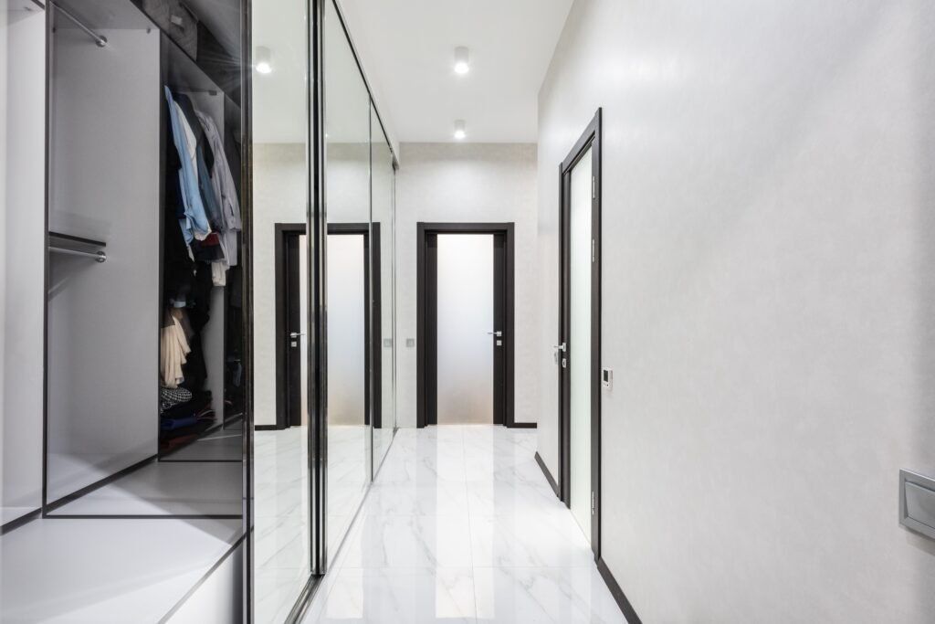 Puertas de Closet Modernas: Guía Completa de Estilos, Materiales y Tendencias 2024