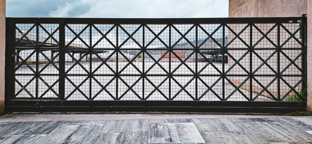 Puertas CORREDIZAS de HERRERÍA CON VIDRIO - mantenimiento y cuidados