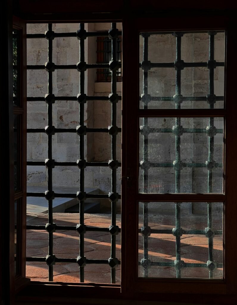 Puertas CORREDIZAS de HERRERÍA CON VIDRIO - ventajas y desventajas