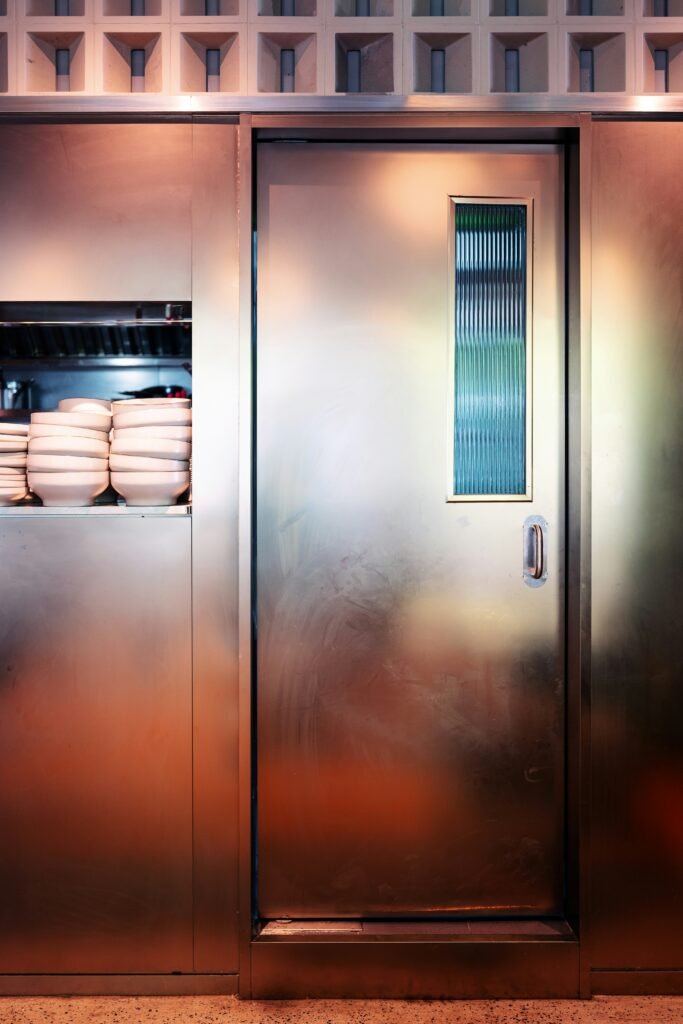 Puerta Corrediza para Cocina: Guía Completa de Estilos, Materiales y Ventajas