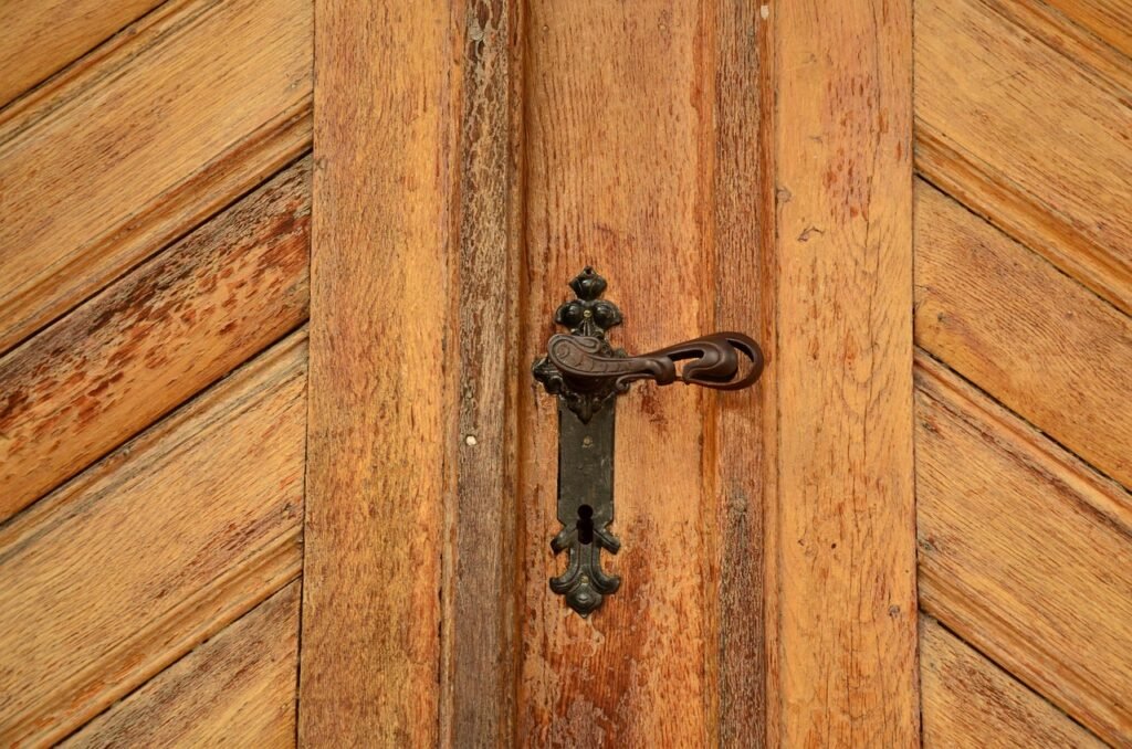 Puertas Corredizas de Herrería para Exteriores: Guía de Estilos y Mantenimiento