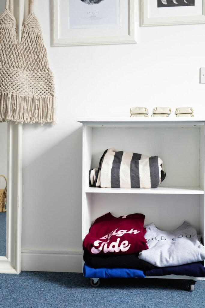 Aprovechamiento del exterior del closet: zonas complementarias de almacenamiento